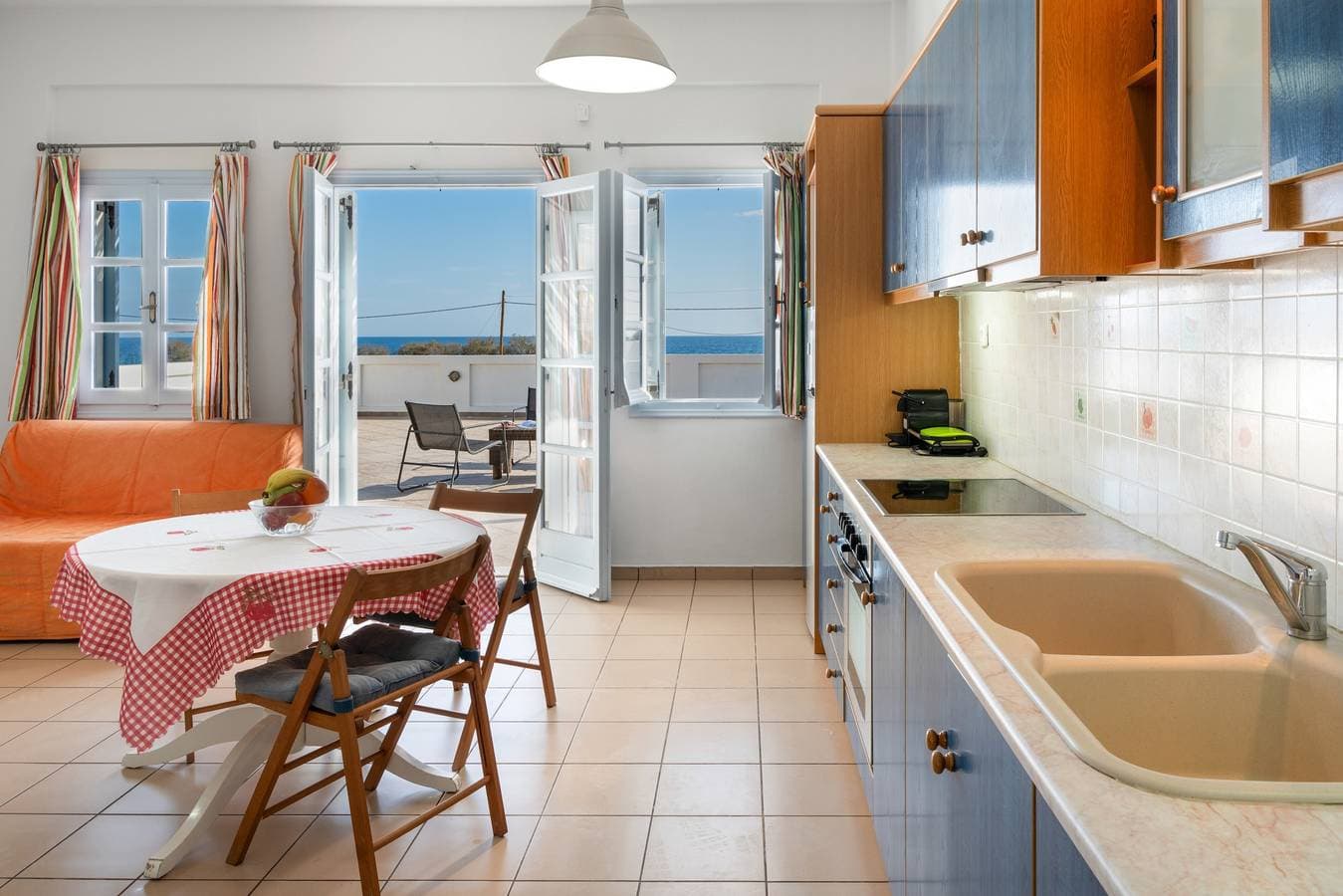 Foto 4 von 30: Aegean Blue Santorini Perivolos in Strandnähe mit Meerblick & WLAN