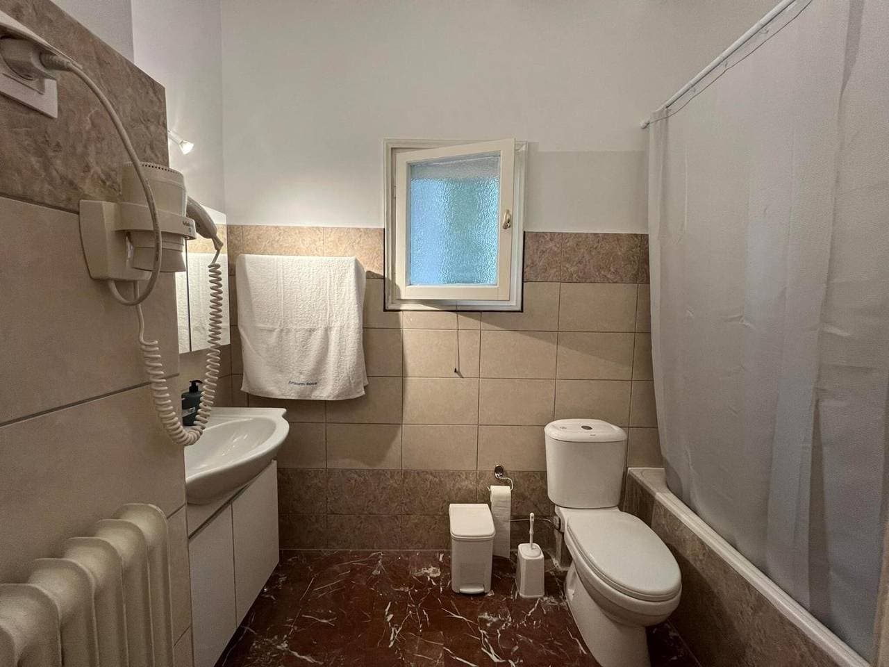 Foto 12 von 29: Ferienwohnung 'Amaranth Rose' mit privatem Garten, Wi-Fi und Klimaanlage