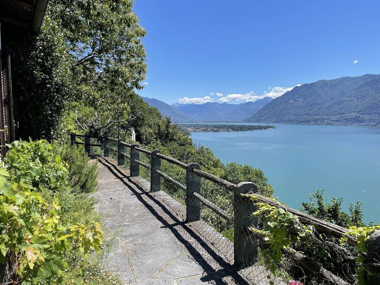 Foto 6 von 35: Ferienhaus an traumhafter Aussichtslage, absolut ruhig und abseits vom Strassenlärm