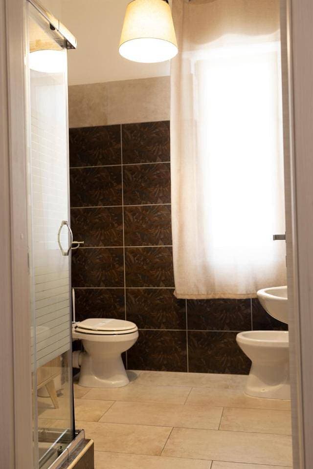 Foto 6 von 11: Double Room with Shared Bathroom