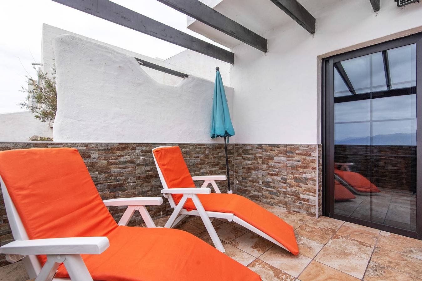 Foto 2 von 33: Ferienhaus "Faro de Sardina Frente al Mar" mit Meerblick, Pool und WLAN