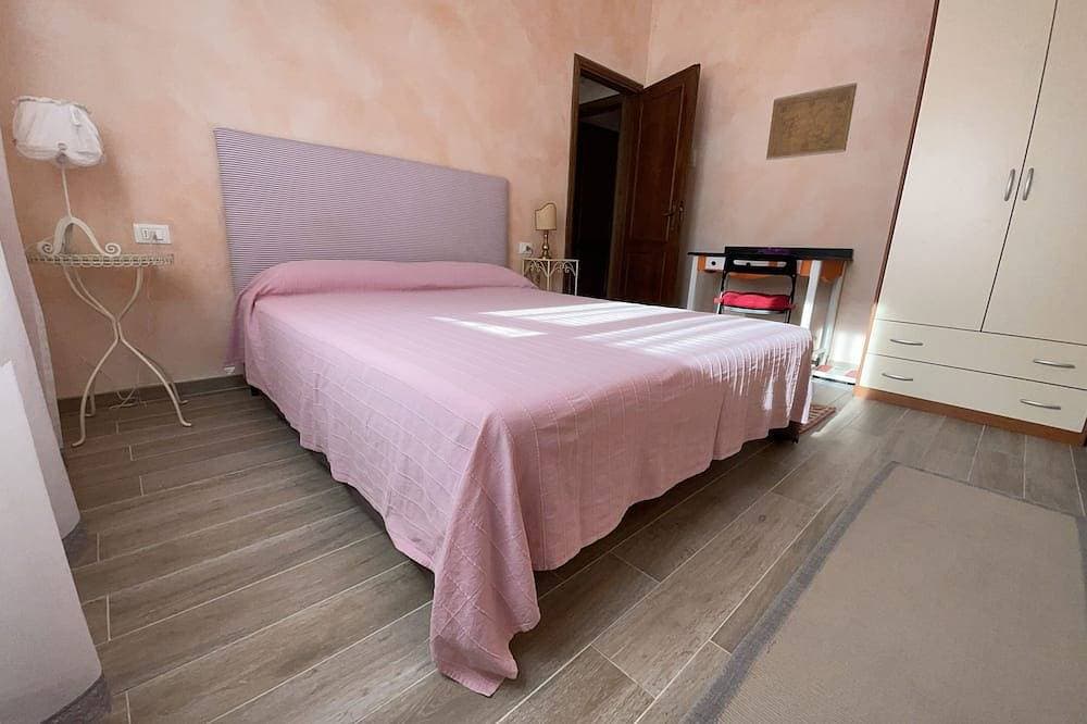 Foto 3 von 6: Eugenia House, Cozy double room in private house.