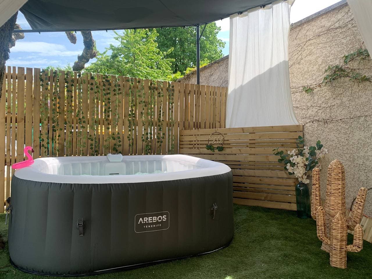 Foto 7 von 29: Cocoon-Zimmer mit Garten und privatem Jacuzzi