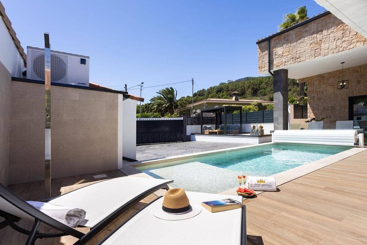Villa Celestina lujo y piscina climatizada en plena naturaleza 1