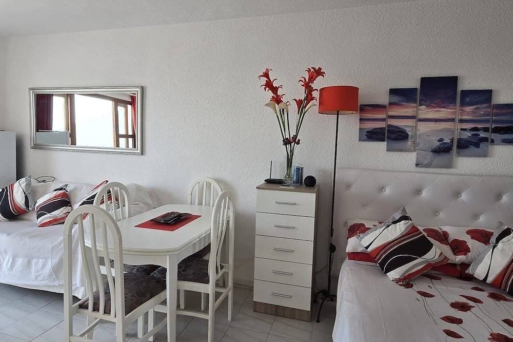 Foto 5 von 27: Schönes Studio-Apartment mit spektakulärem Meerblick und Speisen im Freien
