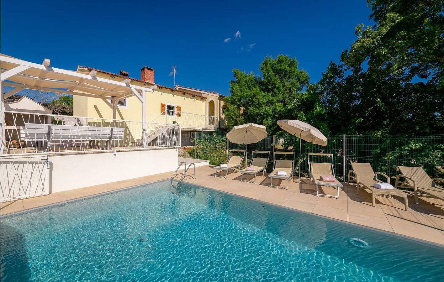 Foto 10 von 39: Apartment am Meer mit Pool, WLAN und Parkplatz