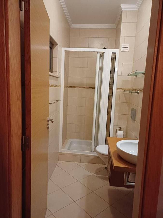 Foto 5 von 5: Double Room with Private Bathroom