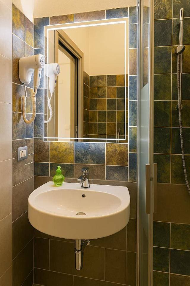 Foto 7 von 10: Double Room with Private Bathroom