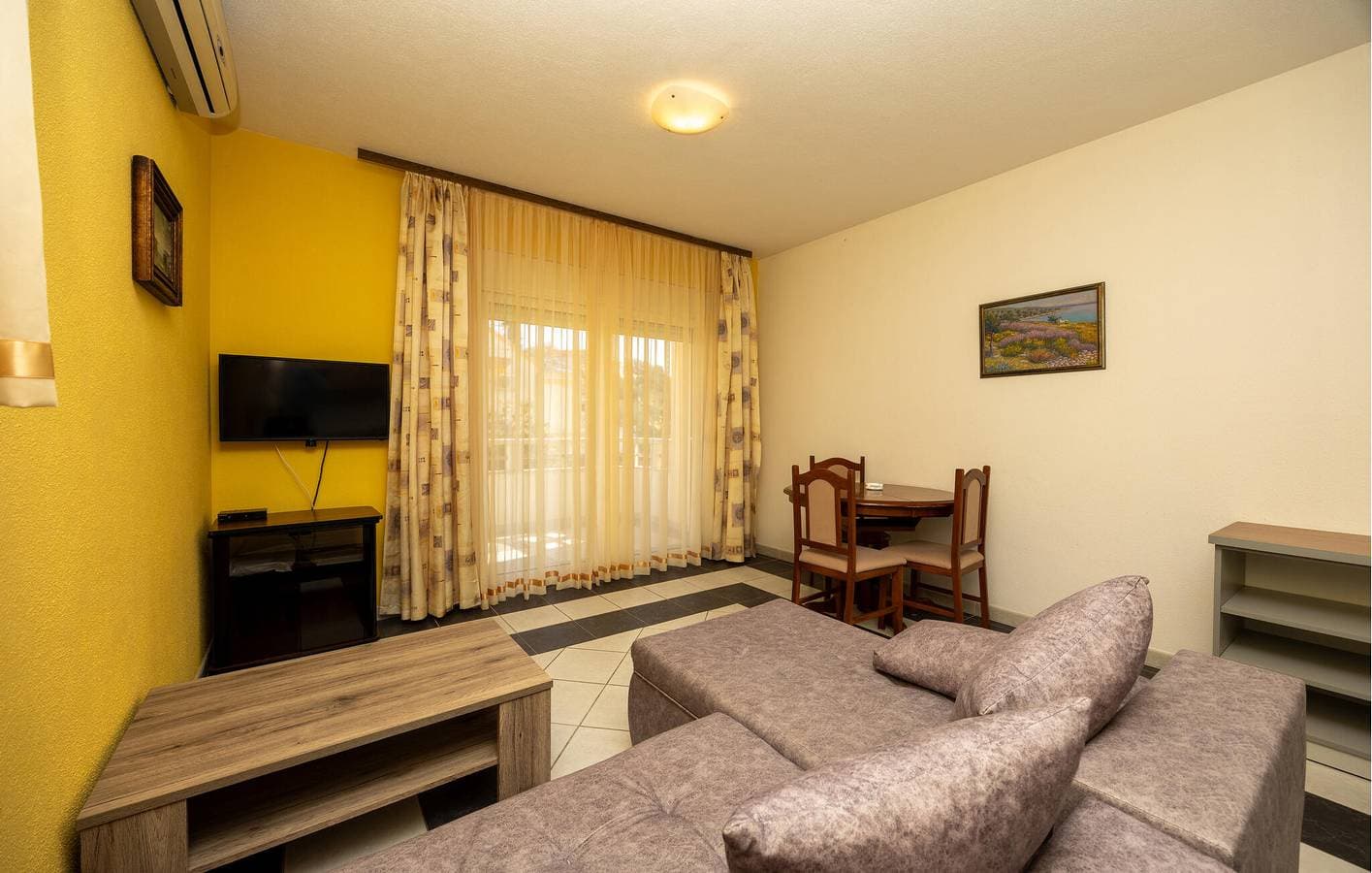 Foto 5 von 22: Urlaub am Meer: Gemütliche Ferienwohnung mit Terrasse und WLAN, 600 m vom Strand Uvala Bočići entfernt