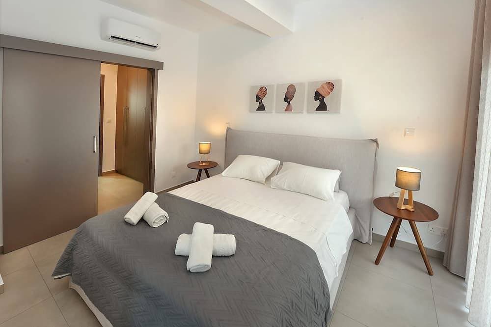Foto 3 von 25: Dps4 Sun & Moon Luxury 4-bedroom Villa with Private Pool, in Vibrant Ayia Napa