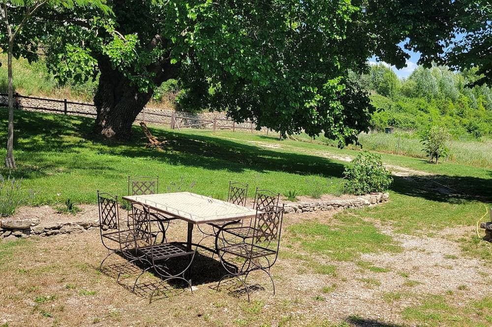 Foto 5 von 8: 4-person gîte in 17th-century bastide, swimming pool, large garden, patio