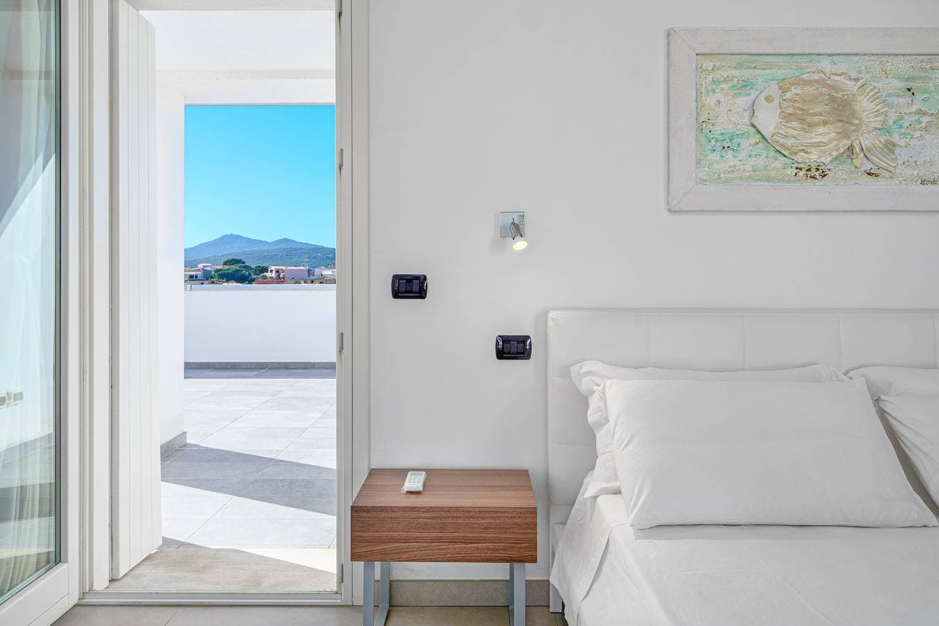 Foto 9 von 33: Ferienwohnung 12 in der Villa Marconi mit Blick auf das Meer und die Berge und Panoramaterrasse