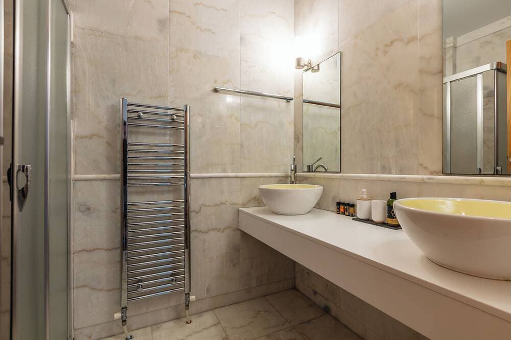 Foto 10 von 30: 8Br Twin-Villa Retreat in Lush Gardens