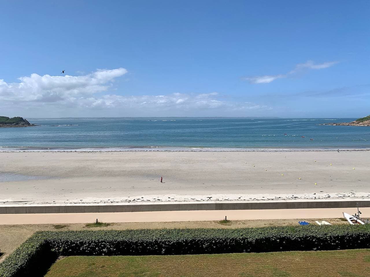 Foto 2 von 19: Appartement 'Vue Mer By Madame Est Servie' mit Meerblick und Balkon