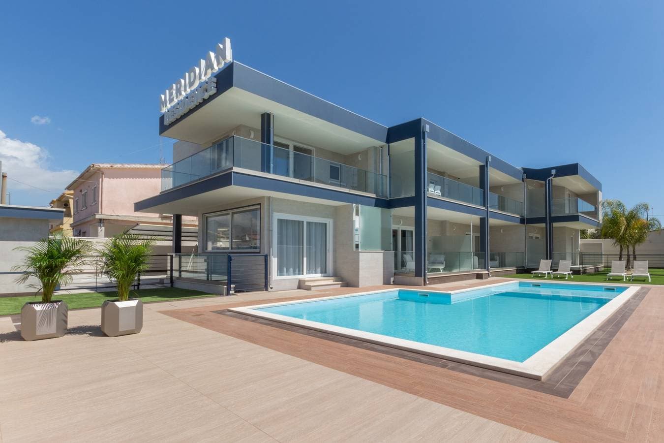 Foto 5 von 18: Studio "Residenz Meridian Unità 3" in Strandnähe mit Bergblick, Pool & WLAN