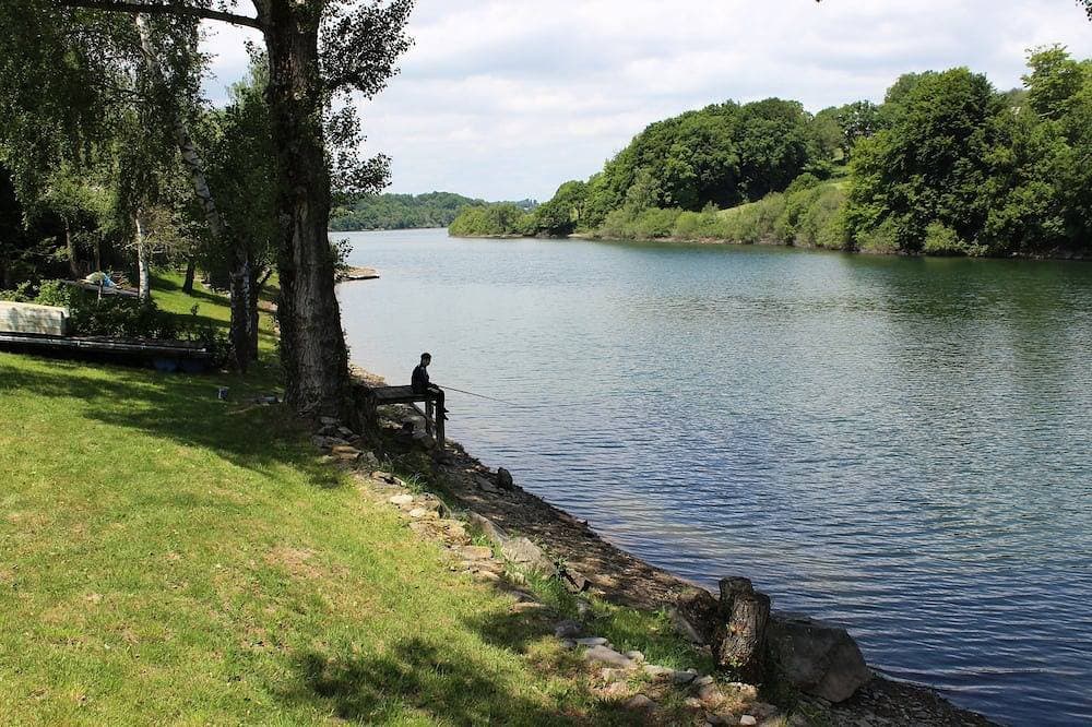 Foto 13 von 16: Maison Lac de Pareloup, \"Die Füsse Im Wasser\"