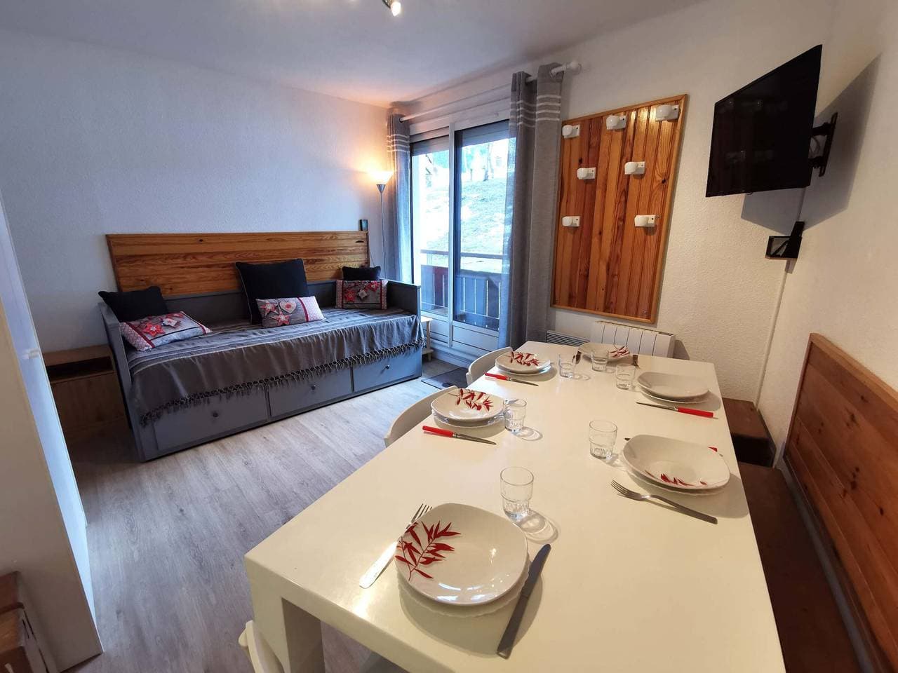 Gemütliche 2-Zimmer-Kabine, 100m zur Skischule, neue Küche, Balkon, 4 Schlafplätze, keine Haustiere 1