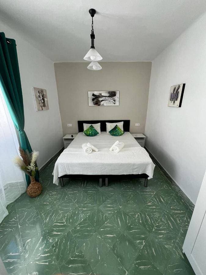 Foto 3 von 46: Two-Bedroom Apartment