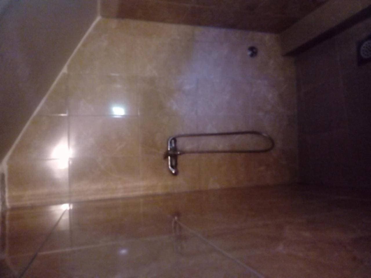 Foto 10 von 12: Twin Room with Shared Bathroom