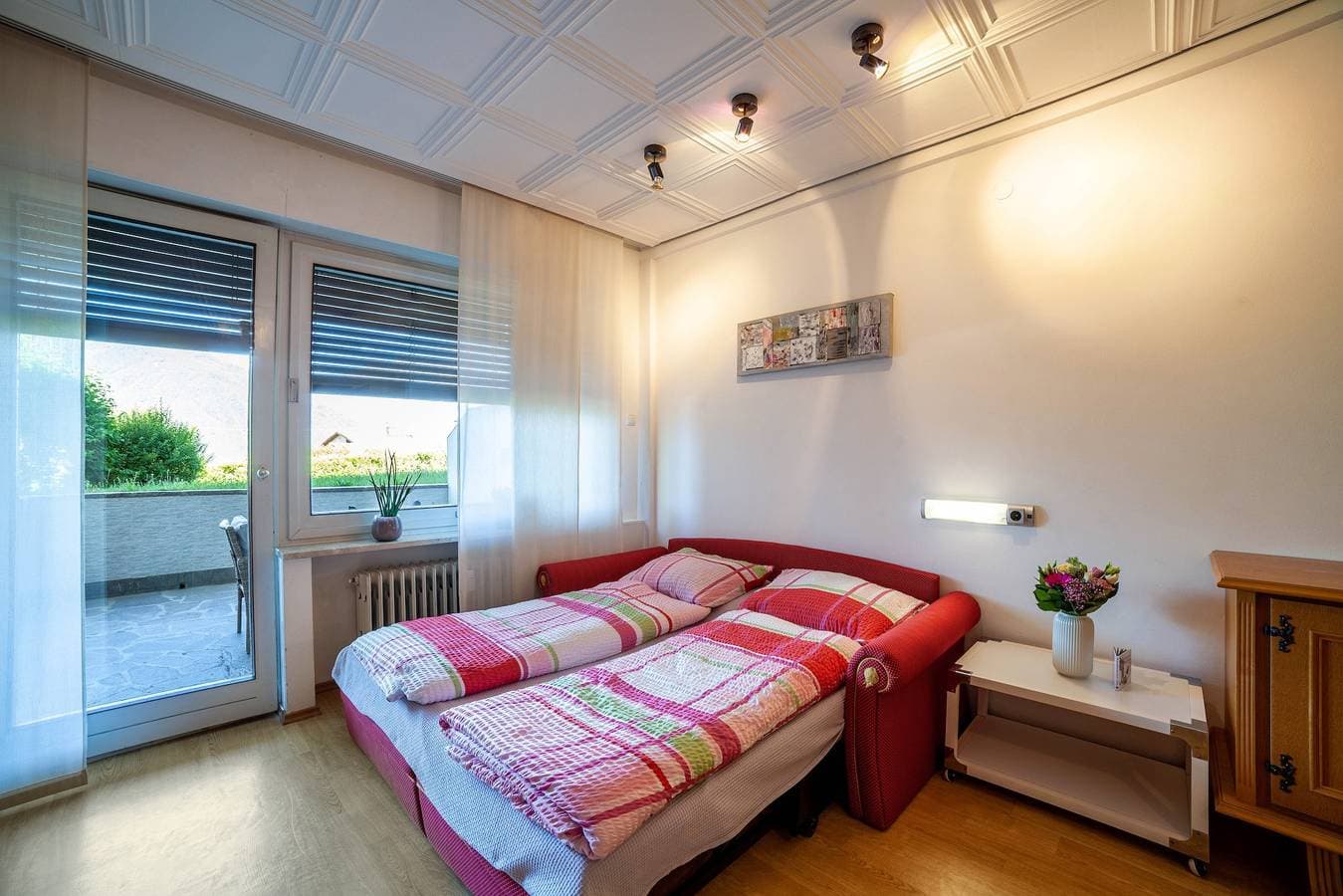 Foto 4 von 25: Ferienwohnung 'Ella' mit Bergblick, Pool (Juni - August), privater Terrasse und WLAN