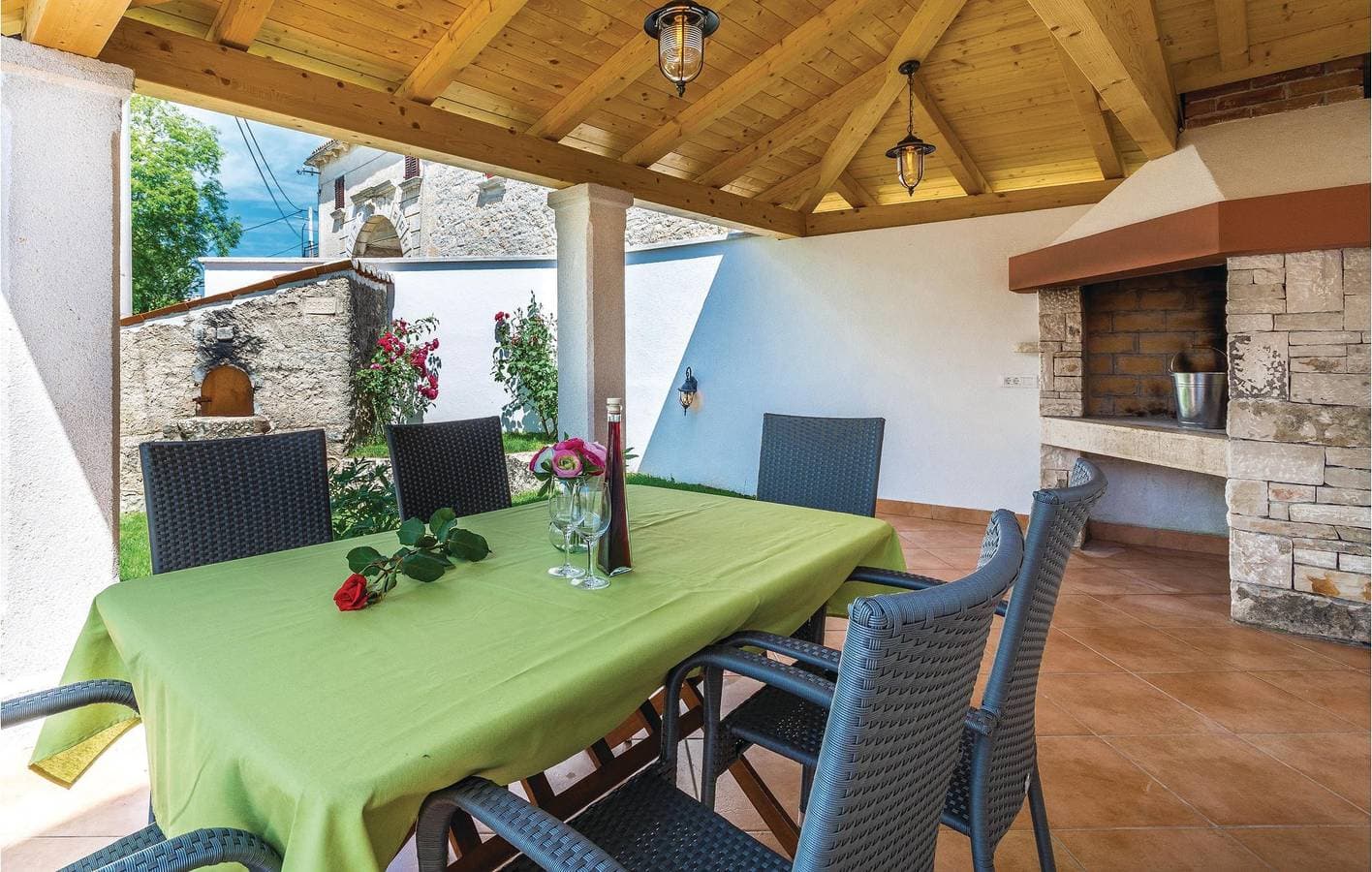 Foto 10 von 37: Gemütliche Ferienwohnung mit Pool, Terrasse und Parkplatz in der Nähe des Stadtzentrums von Butkovići