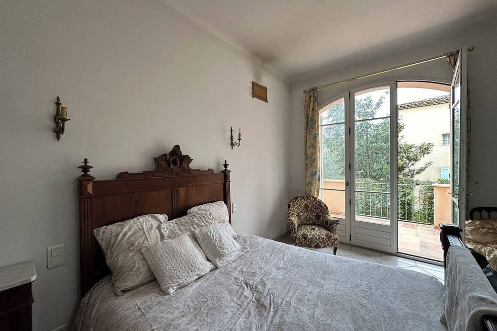 Foto 2 von 28: Au Cœur de la Provence Superbe Maison de 230m2jardin 2500m2 Jacuzzi11 Couchages