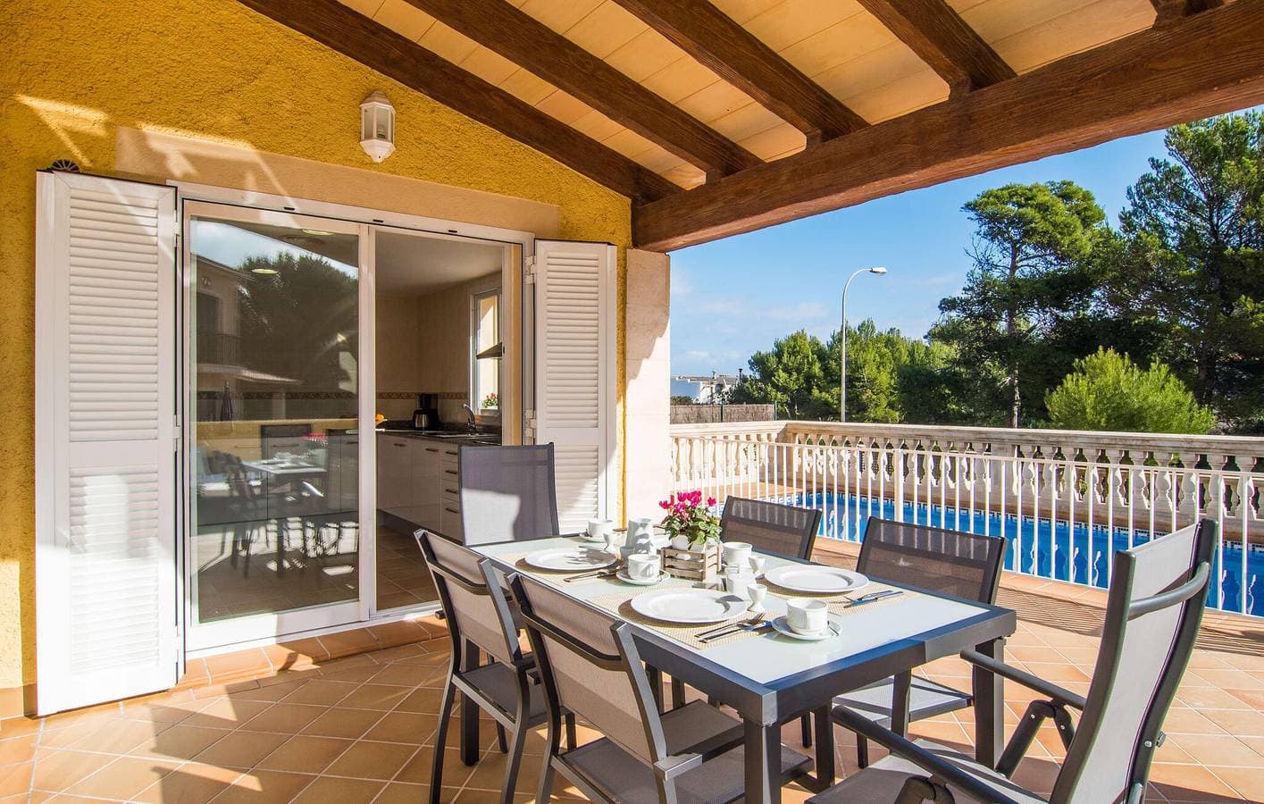 Foto 10 von 36: Rückzugsort am Meer mit Pool und Terrasse bei Cala Mitjana