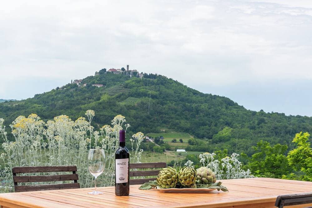 Foto 13 von 30: Villa Majestic Eye with infinity pool in nature paradise near Motovun