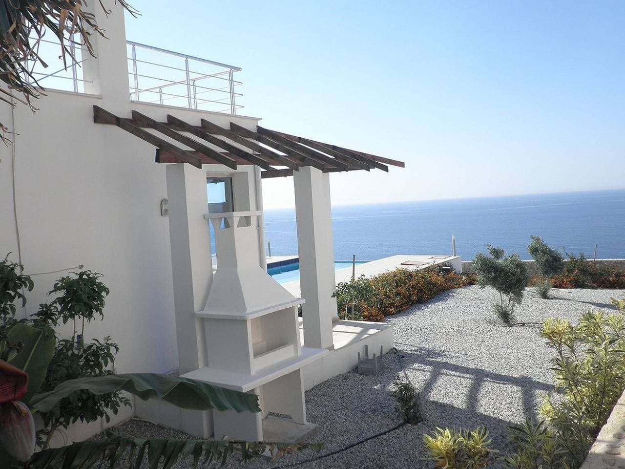 Foto 8 von 42: Ferienvilla mit Infinity Pool