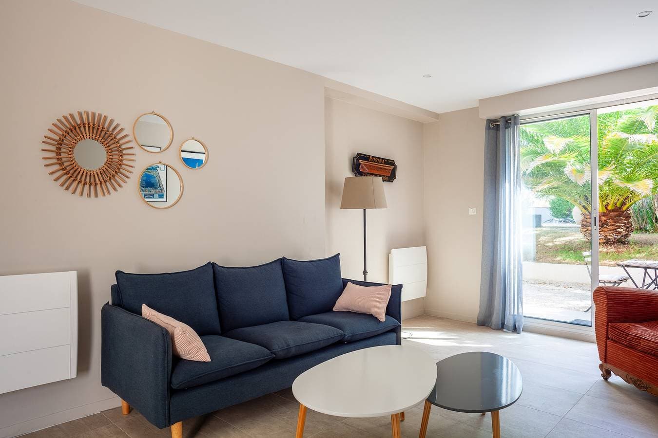 Foto 3 von 19: Ferienwohnung 'Cocon Avec Piscine Et Jardin' mit Gemeinschaftspool, privater Terrasse und WLAN