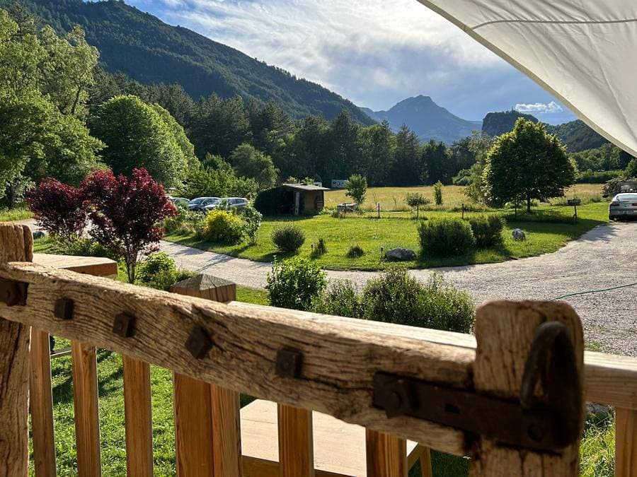 Foto 7 von 34: Camping White Rock - Chalet 4 personen - Vanille (Bergblick) 2 Zimmer