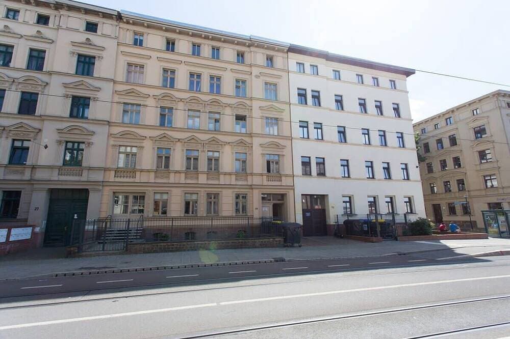 Foto 9 von 13: FullHouse | Halle | T28 Hawk Apt.