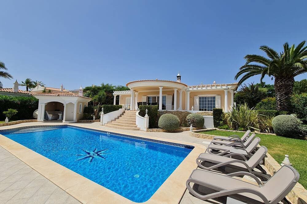 Traumhafte Villa mit Meerblick, privater Pool, Klimaanlage, Heizung & WLAN 1