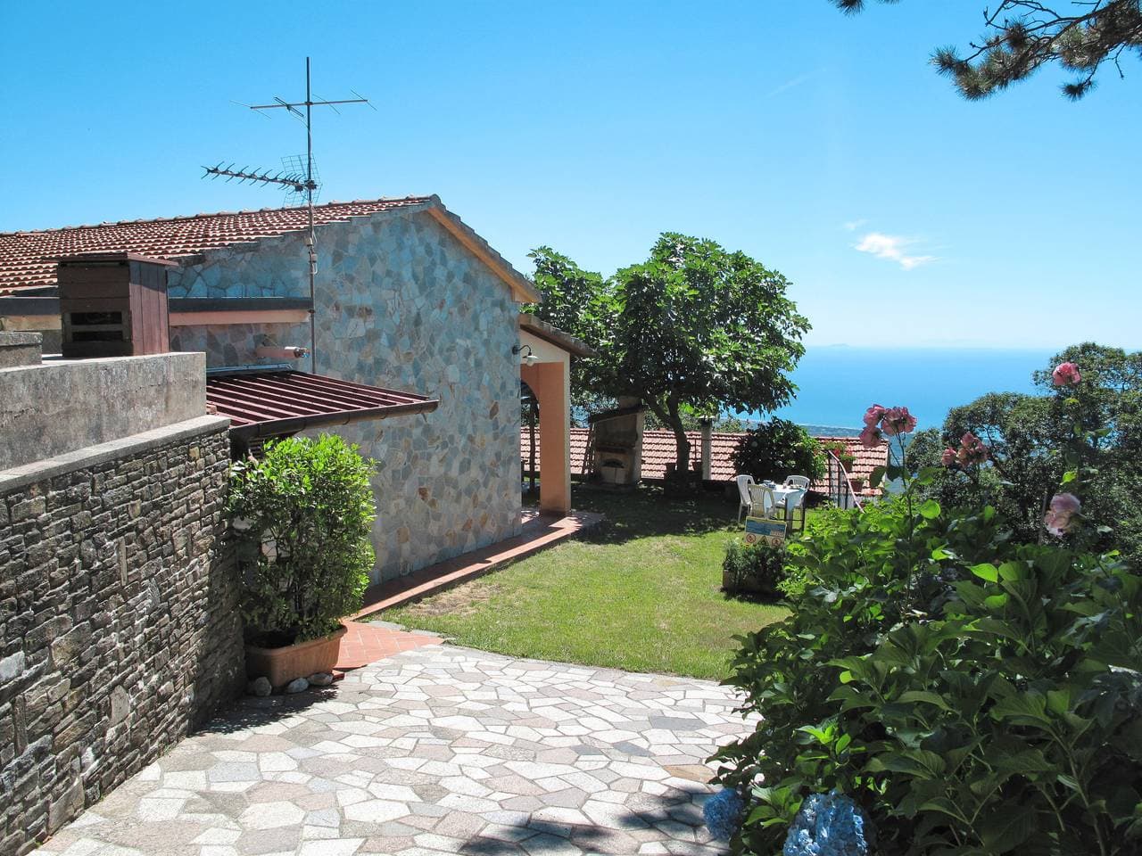 Pasquilio di Montignos 7 km von Cerreto di Montignoso: Doppelhaus Le Ortensie 1