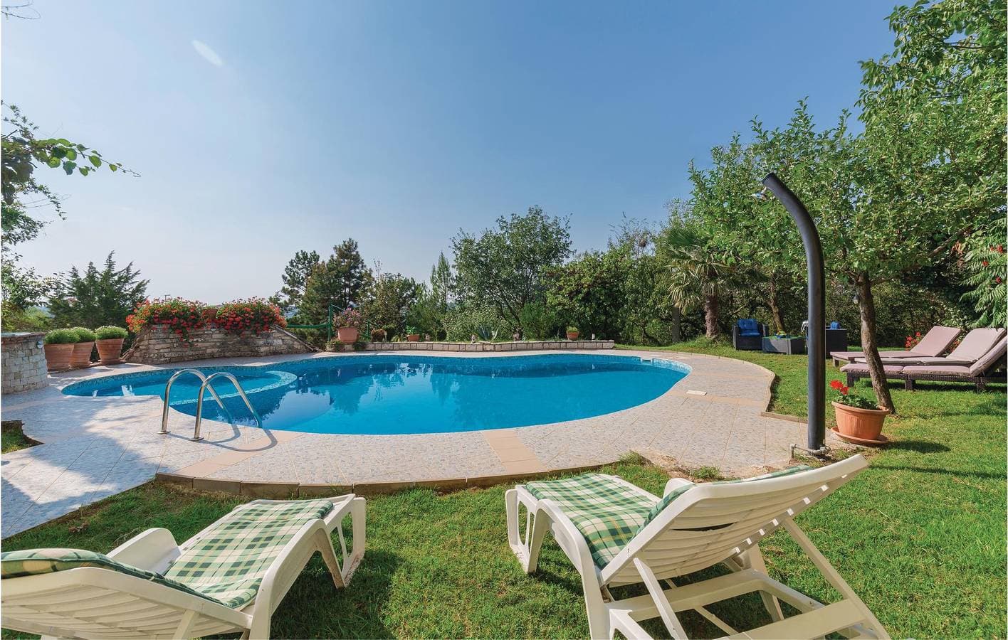 Foto 13 von 35: Gemütliche Unterkunft, 2 km von Tinjan entfernt: WLAN, Pool, Terrasse und Parkplätze!