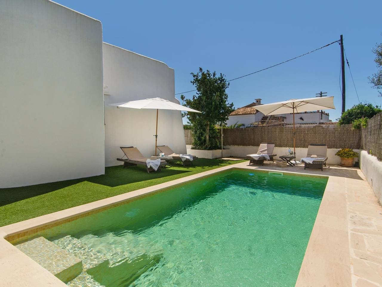 Foto 5 von 45: Ein hübsches Chalet im Ibicenco-Stil für bis zu 5 Erwachsene und 1 Kind mit Pool