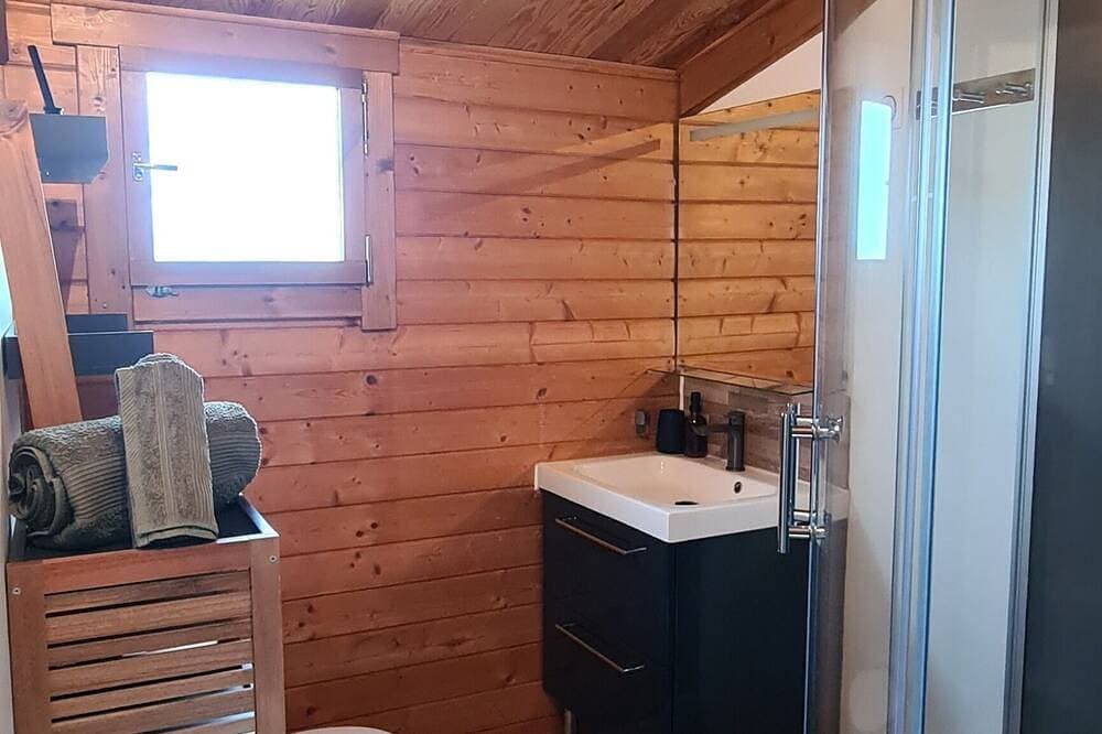 Foto 2 von 10: Charming wooden chalet - Ardèche