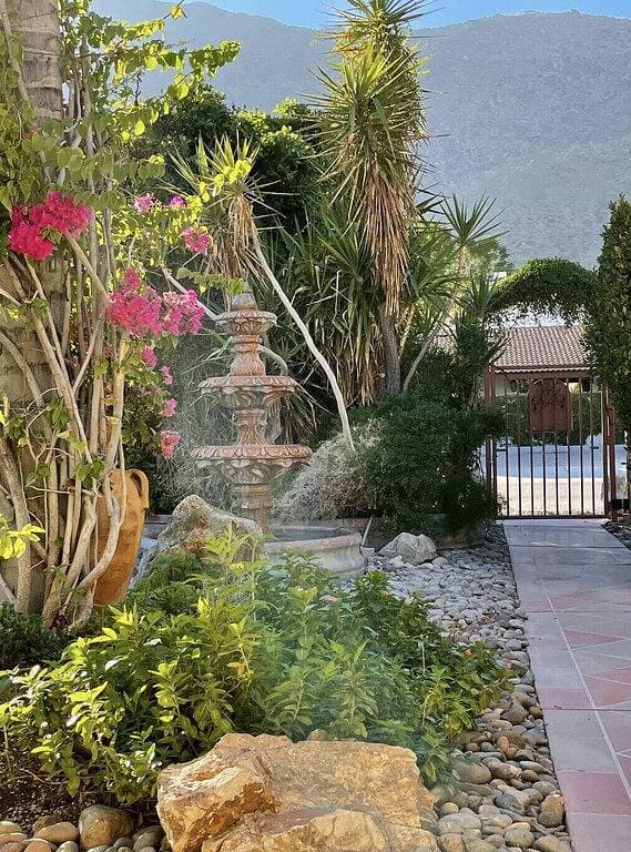 Foto 7 von 27: 🌸Room 2️⃣ in a former boutique hotel, two blocks from Downtown Palm Springs 🌞
