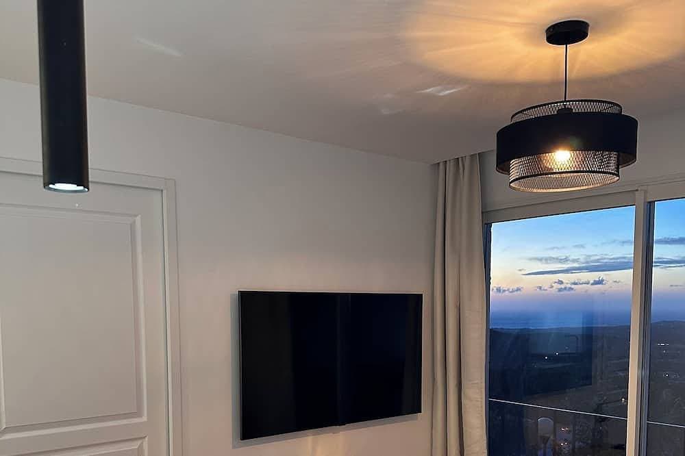 Appartement Contemporain Rénové Entre Terre et mer Avec Piscine 1