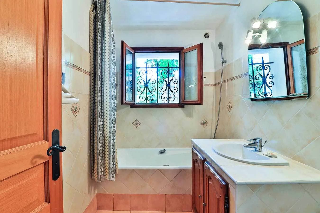 Foto 8 von 9: Ferienwohnung 4 Personen 1 Schlafzimmer mit Garten und Parkplatz