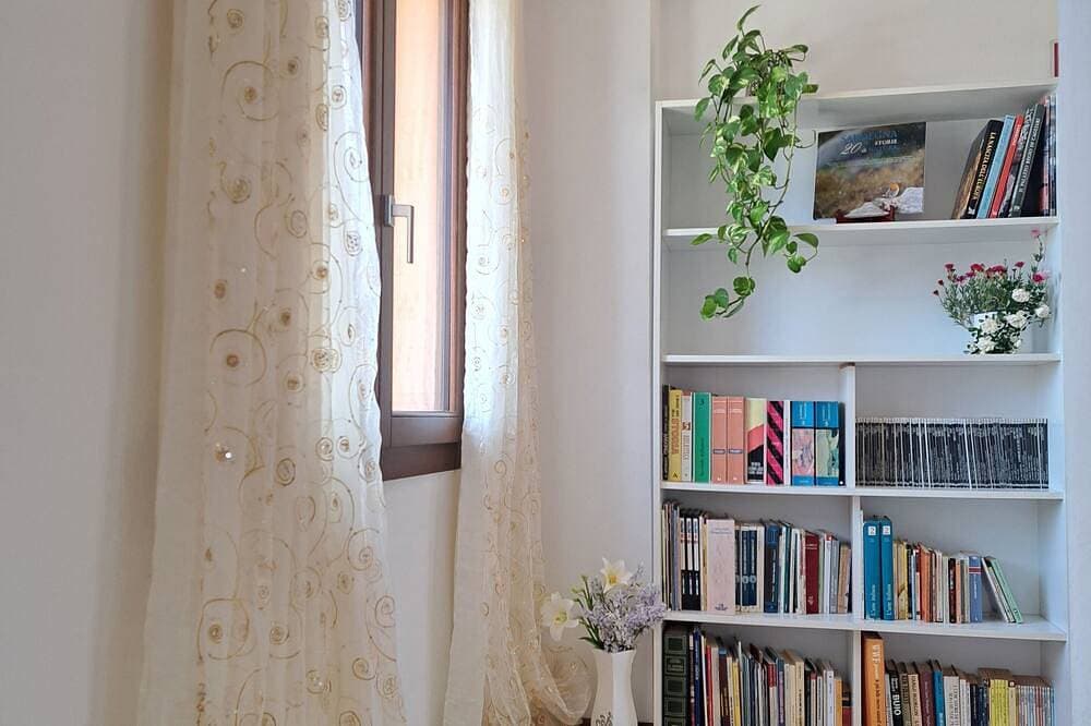 Foto 13 von 25: 100 sqm apartment in South Sardinia Capoterra. Sea nature and sunshine all year round.
