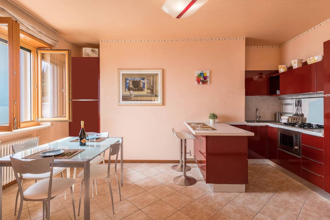 Foto 6 von 31: Ferienwohnung „Luminoso appartamento vista lago“ mit Garten & Seeblick