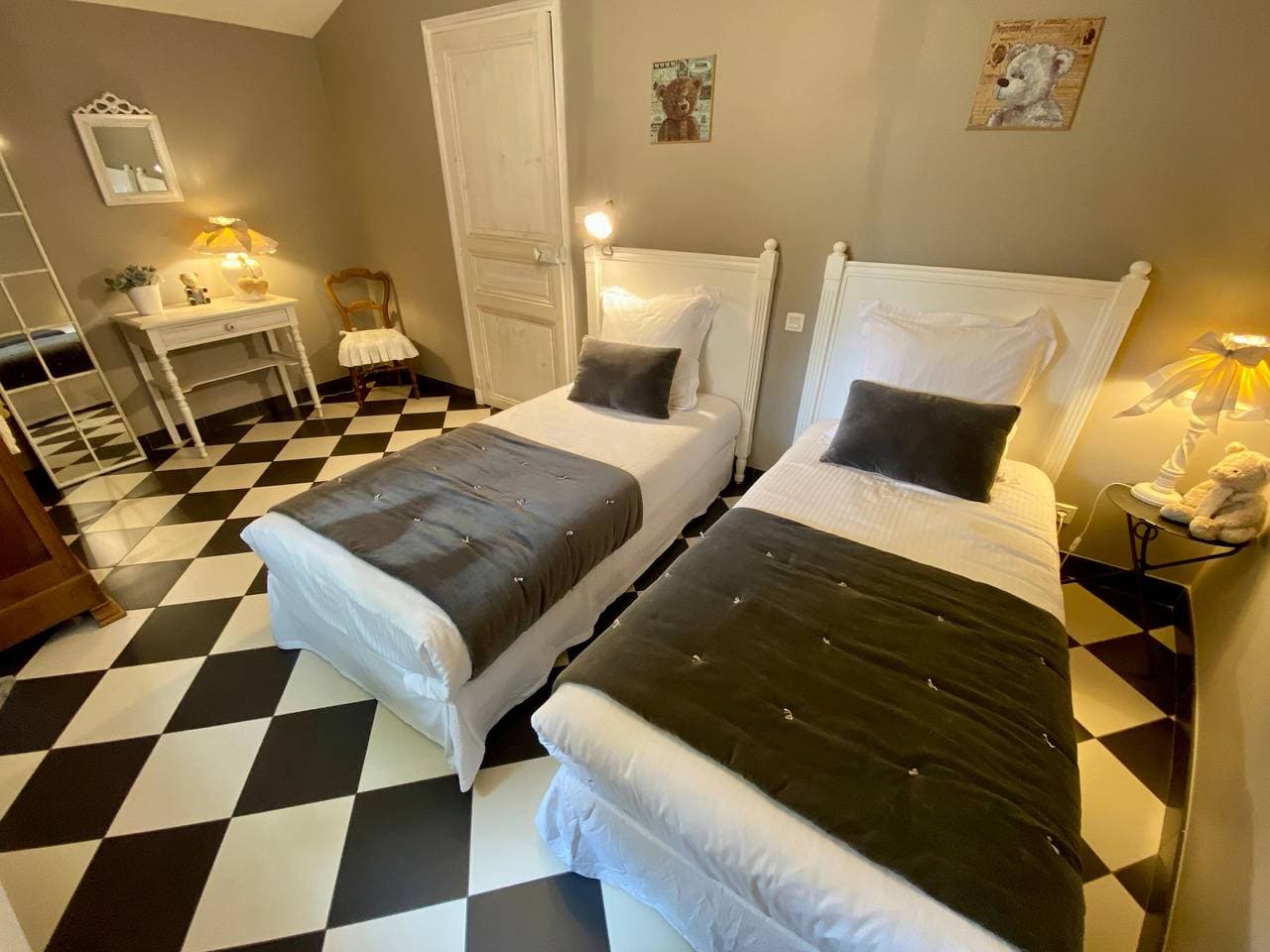 Foto 10 von 16: Charmantes Ferienhaus mit beheiztem Pool und WLAN - 2 Schlafzimmer