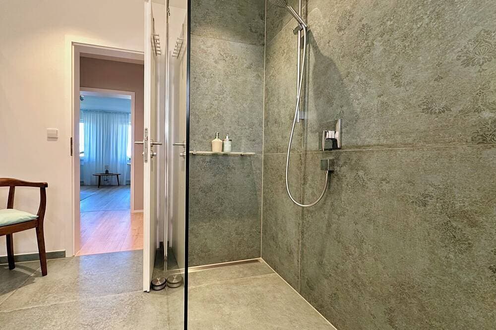 Foto 7 von 30: 5-Sterne Ferienwohnung Panorama-Suite mit Traumaussicht, Garten und Sauna