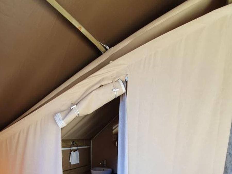 Foto 3 von 41: Camping La Pinède - Wohnzelt auz holz 4 personen - Saleccia