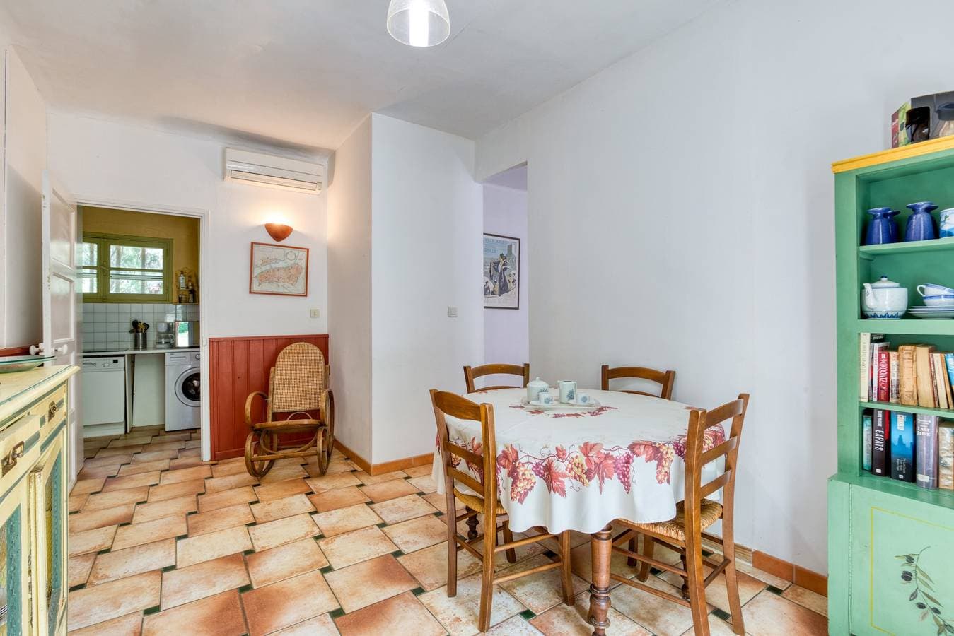 Foto 5 von 25: Ferienhaus 'Réattu' mit Gemeinschaftspool, WLAN und Klimaanlage