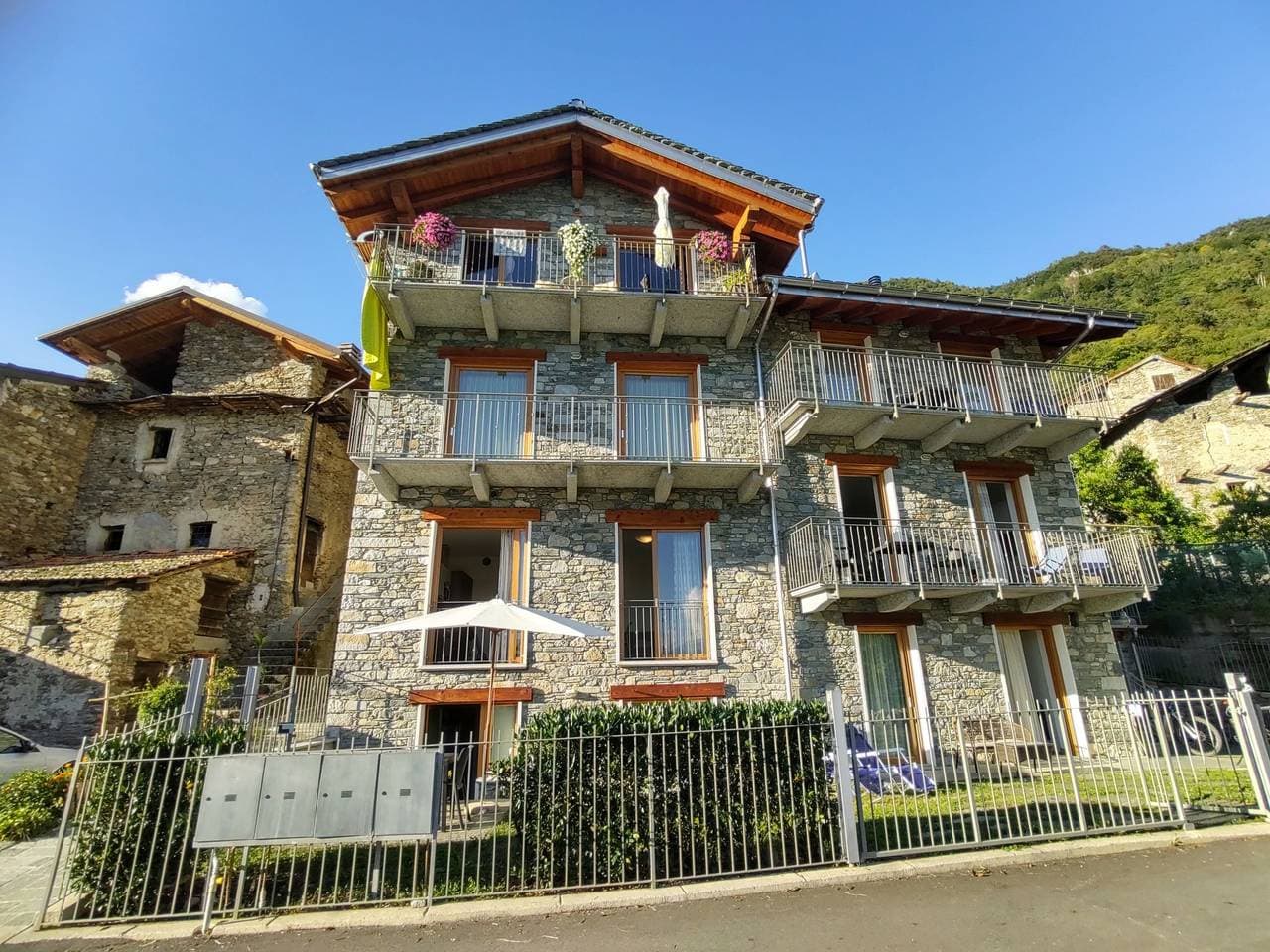 Schönes, rustikales Mehrfamilienhaus Casa Margherita 1