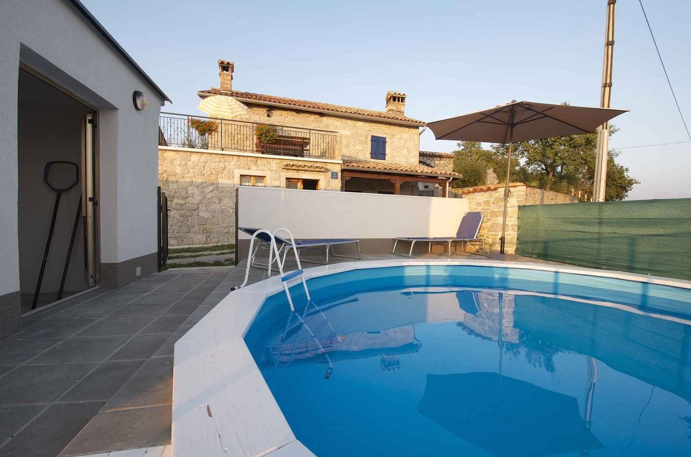 Foto 9 von 25: Ferienhaus in ruhiger Lage mit Pool