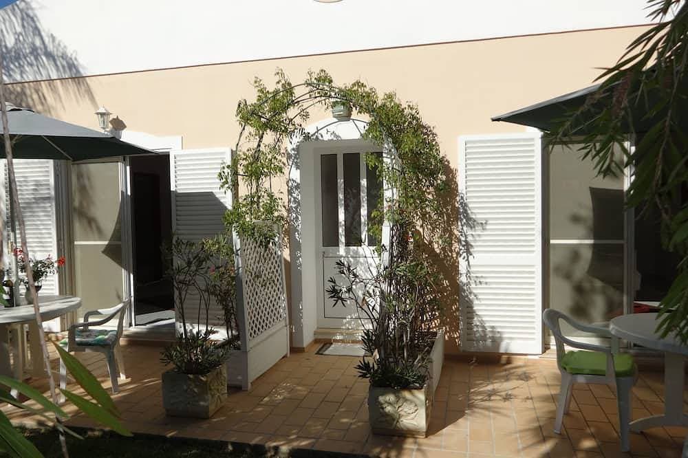 Foto 10 von 15: Cozy studio in the garden with terrace