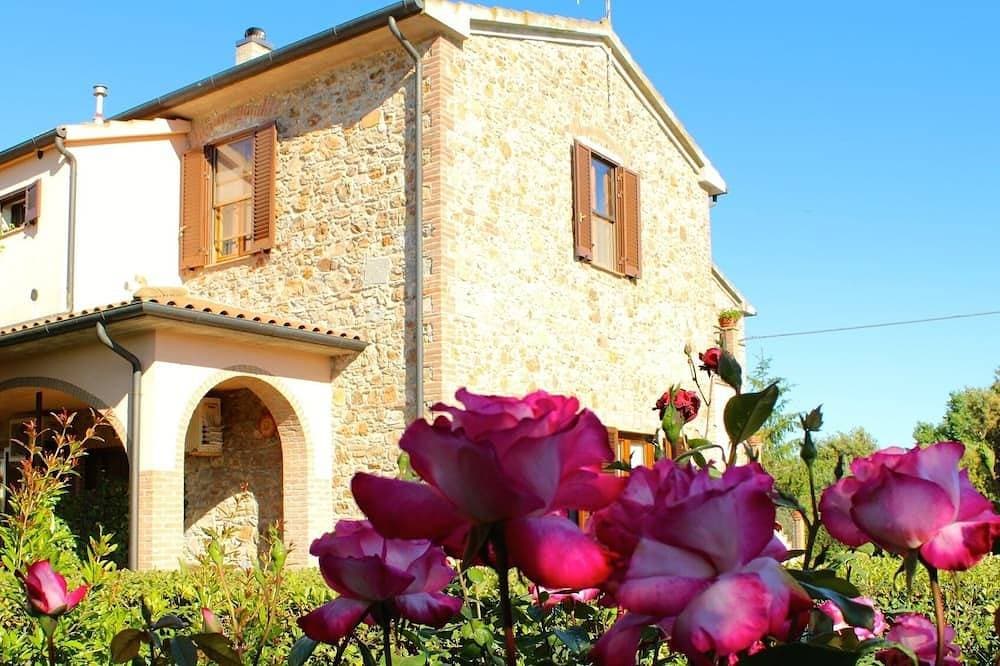 Foto 4 von 30: 6 Holiday Ribocchi: Depandance Gericht privaten eingezäunten